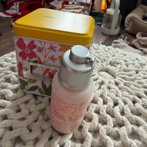 L'Occitane Cherry Blossom Shimmering Lotion 75ml + Floral Gift Tin